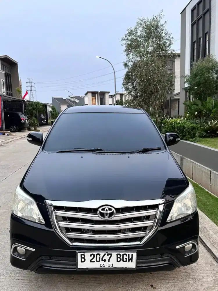 INNOVA V 2.5 Solar Matic 2014