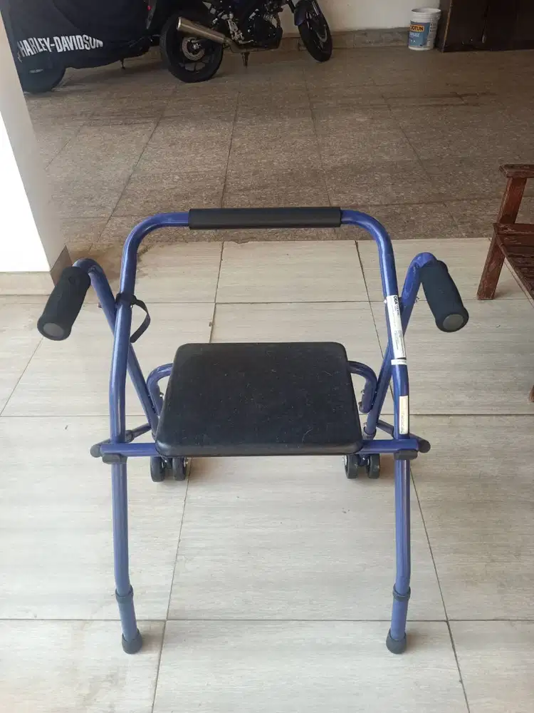 Alat terapi jalan (struk, kaki sakit)