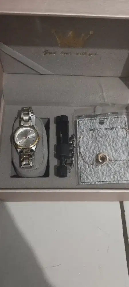 Jam tangan OLEVS