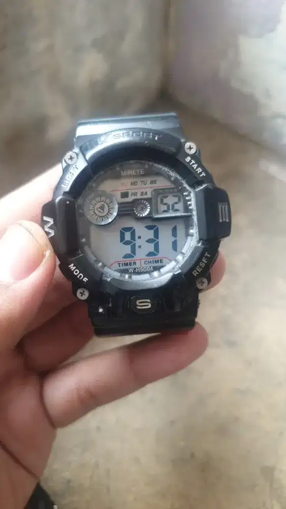 Jam tangan bekas