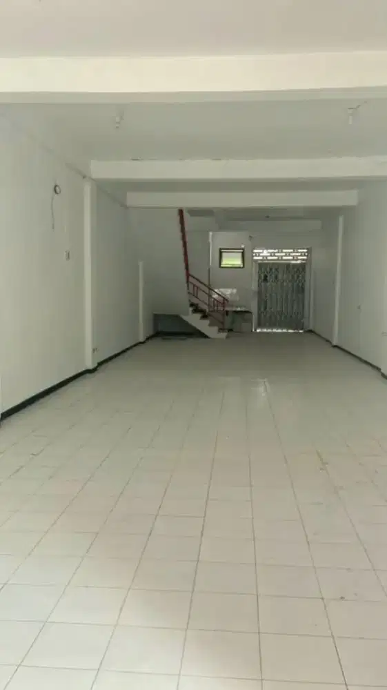 Disewakan Ruko 3 Lantai Panjang Jiwo