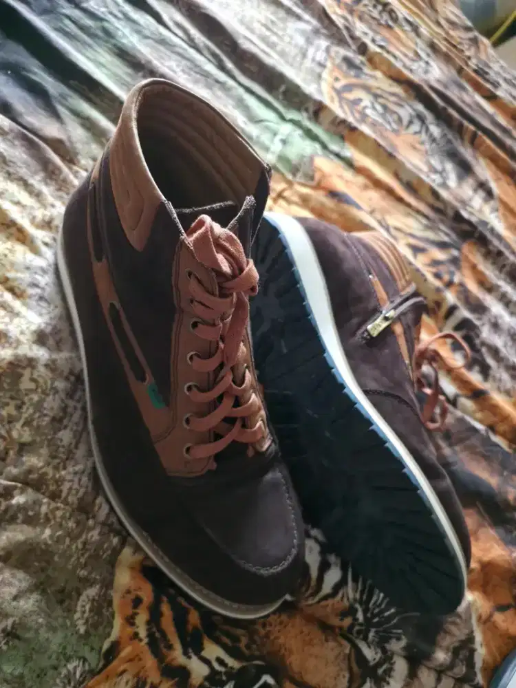 Sepatu kickers boots casual