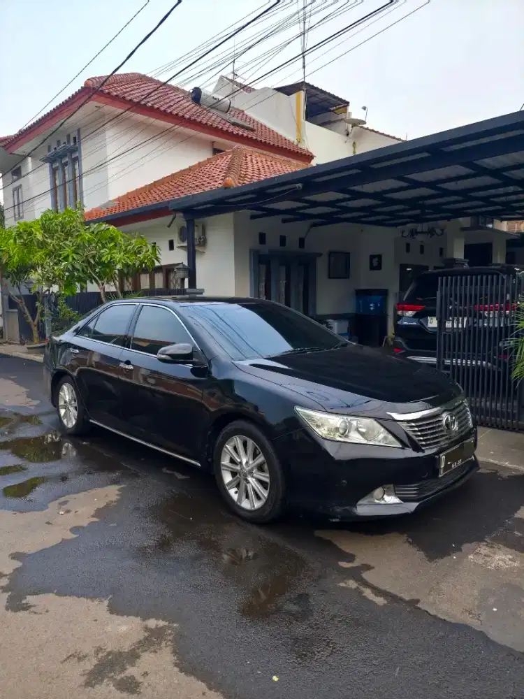 ​[DIJUAL CEPAT] Toyota Camry 2.5 V AT 2013 Hitam  Terawat & Siap Pakai