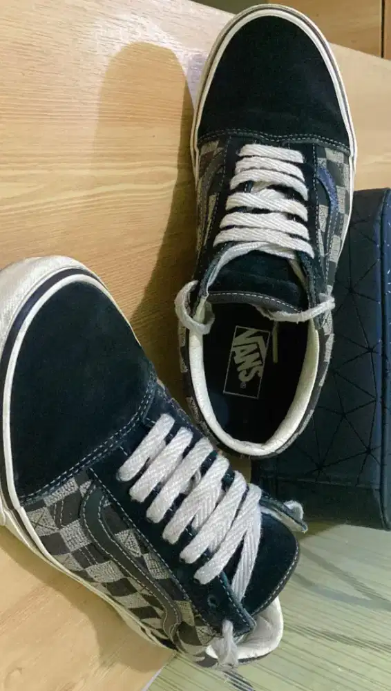 Sepatu Vans black