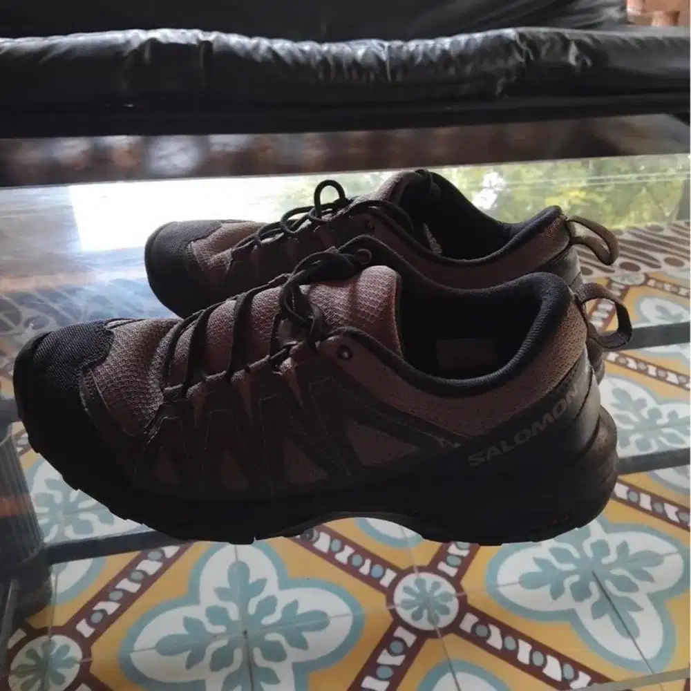 Sepatu Salomon Coklat