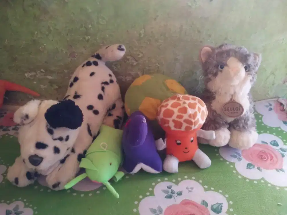 aneka boneka ada 6 boneka