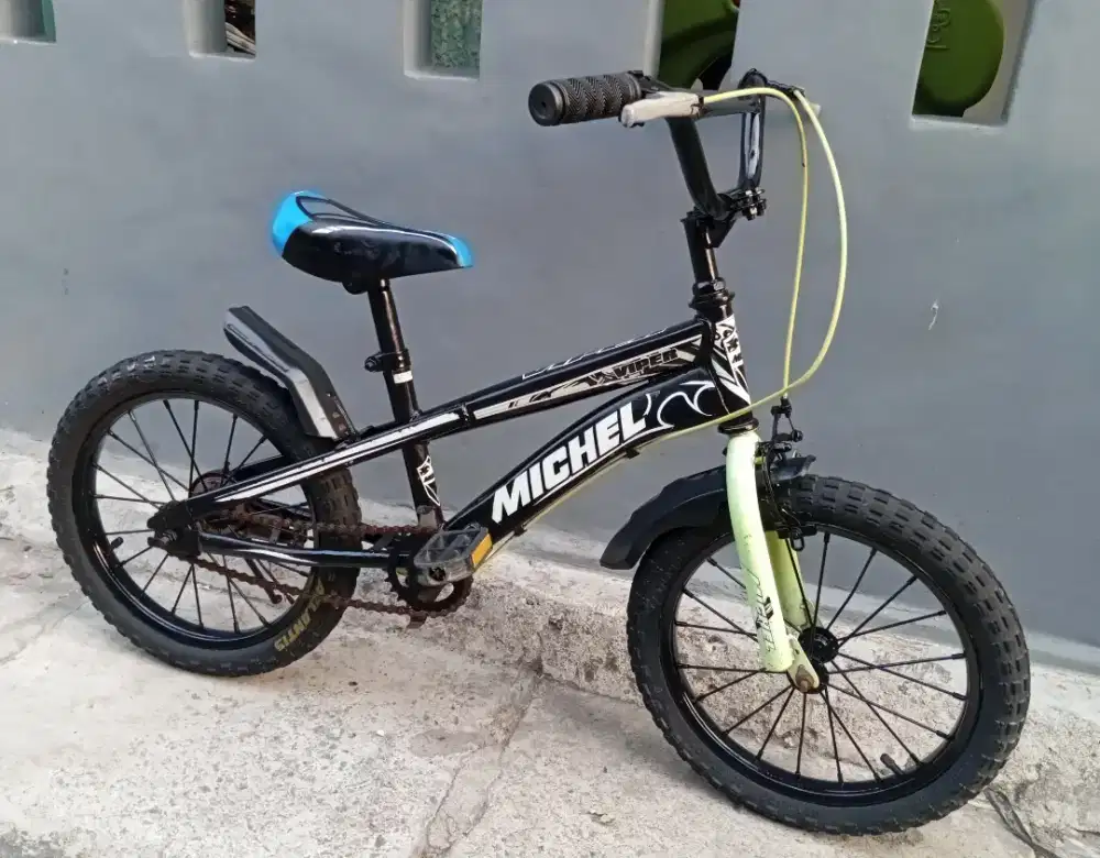 Sepeda BMX ukuran 16 untuk usia 5 sampai 7 tahun