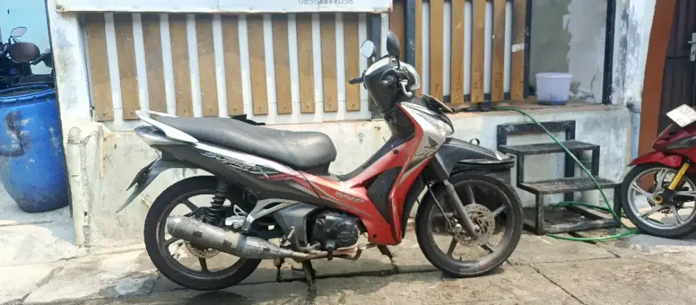 Supra X 125 fi helm in injeksi surat surat komplit
