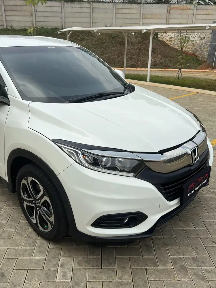 Honda hrv E cvt 2021 putih, istimewa, super low km, mulus