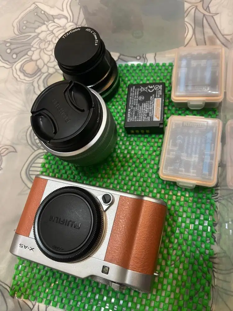 Kamera fujifilm xa5 fullset dan lensa tt artisan