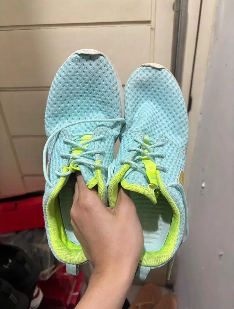 SepatuNike Roshe Run