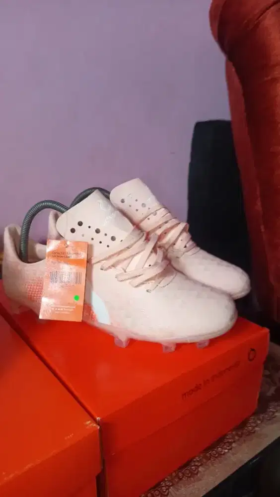 DIJUAL SEPATU BOLA UK 39 NO MINUS 1 KALI PAKAI BISA MEGO TIPIS