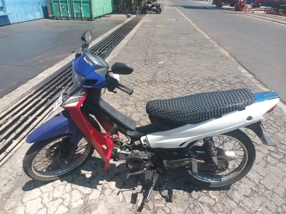 Dijual vega R 2004