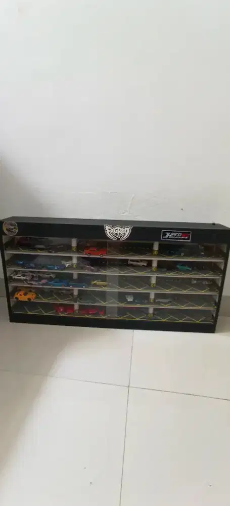 Rak hotwheels parkiran basement