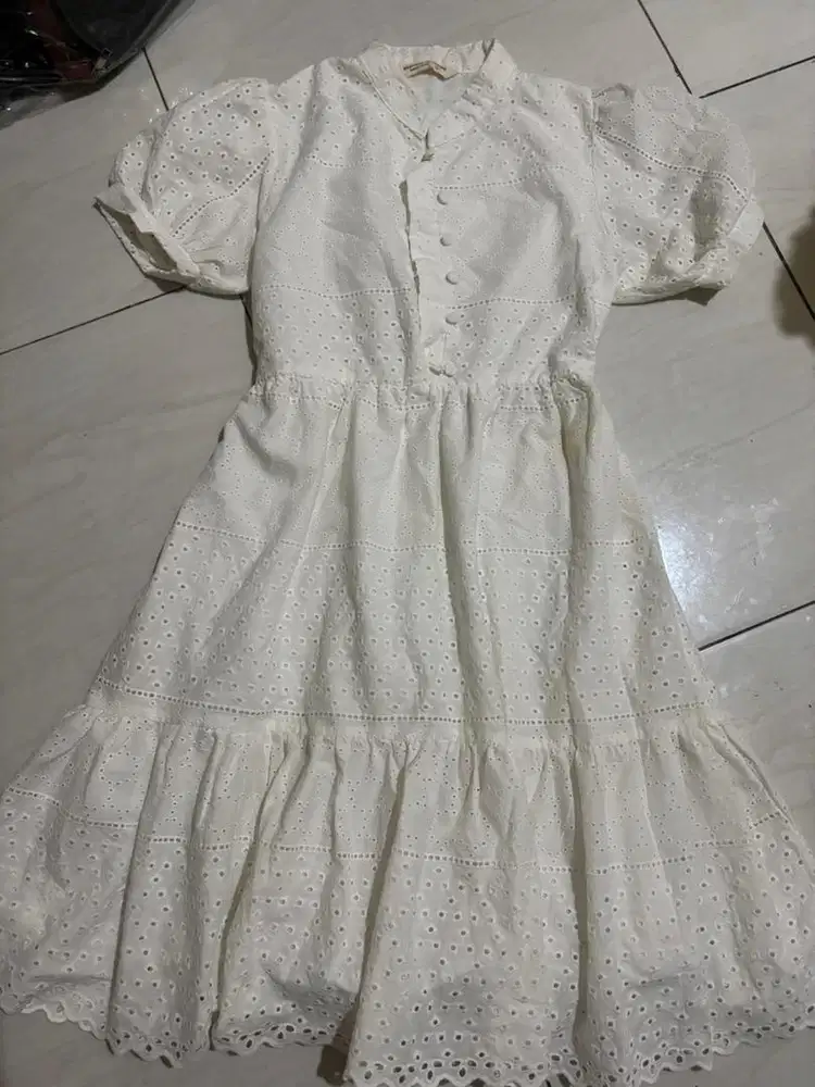 Dress putih merek beatrice clothing