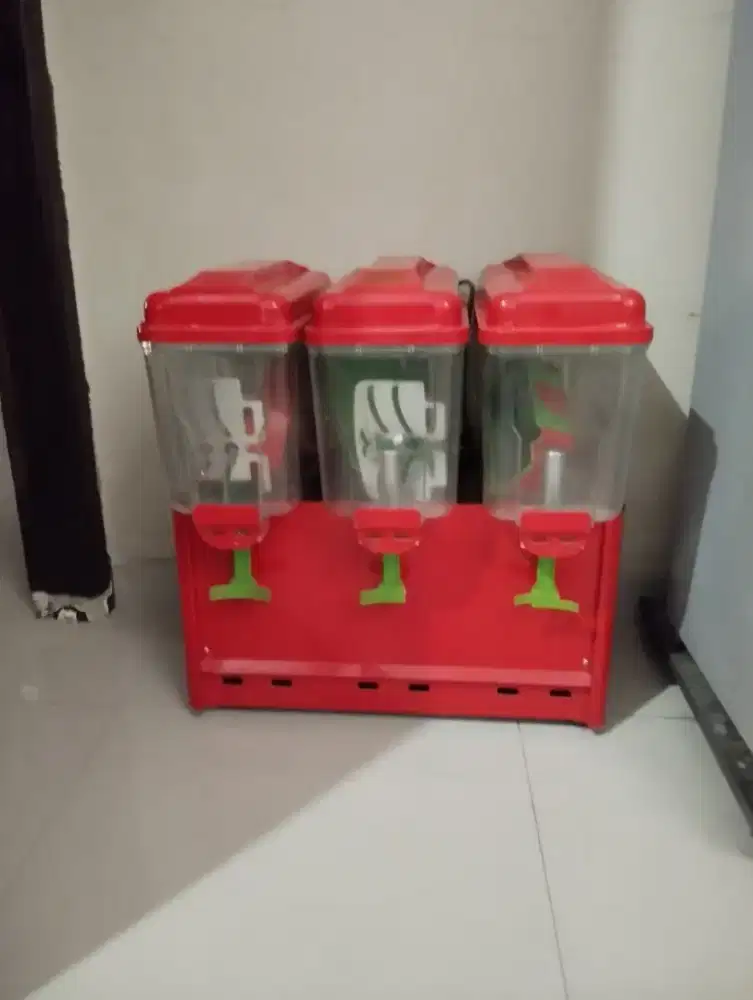 Di jual juice dispenser 3 tabung ada 2 unit barang kali ada yg mau