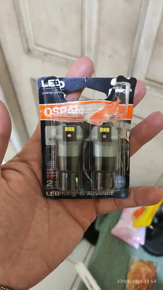 Lampu osram T20 W21W 12V 2,5W hanya buka segel