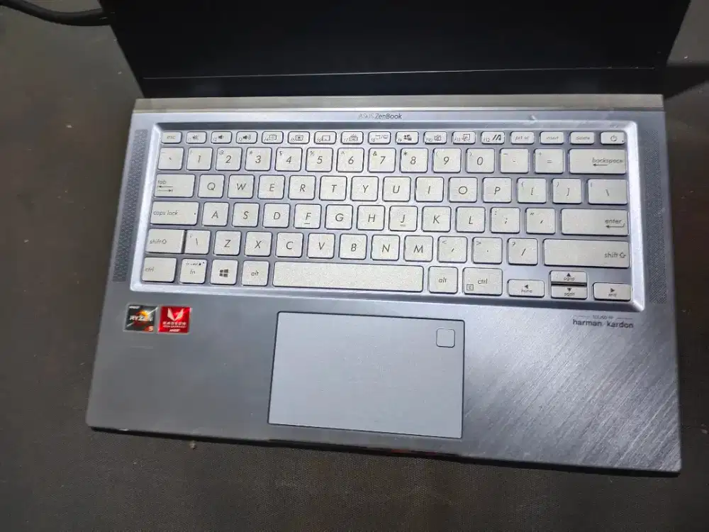 asus zenbook um431d
