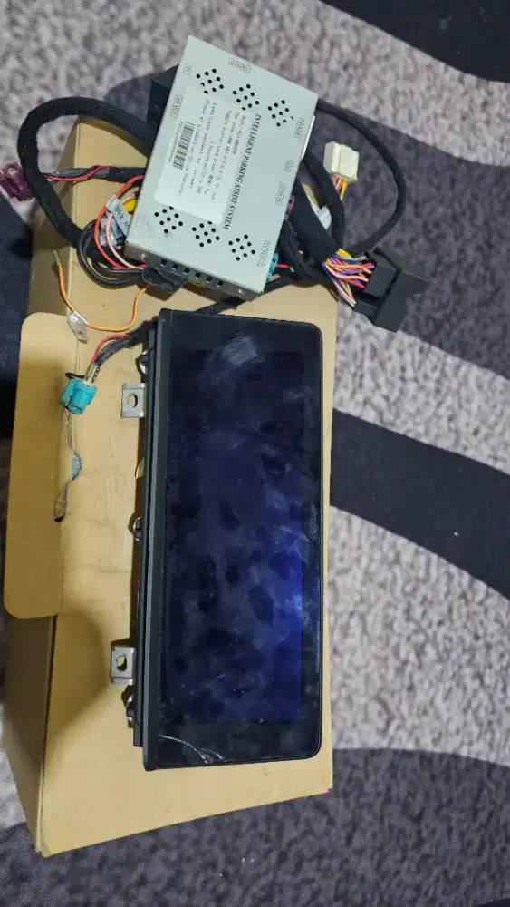 Head Unit Bmw X1 2018 minus retak luar