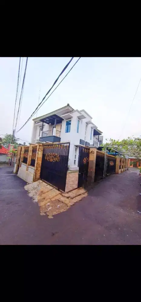 Rumah mewah Hoek mewah di Cibubur harga murah