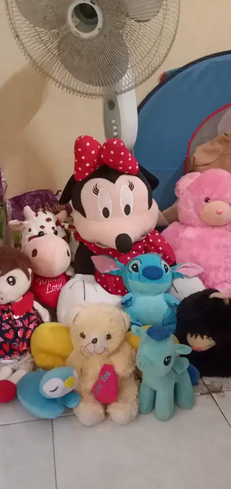 Boneka aneka macam