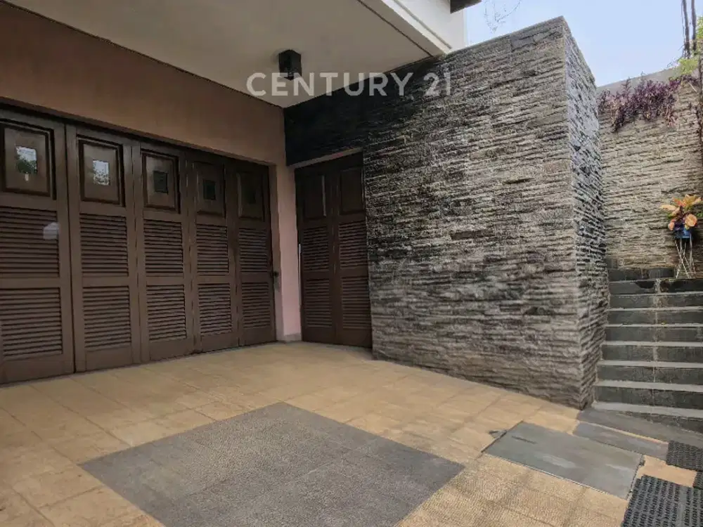 Rumah Taman Surya Hadap Taman Good Deal