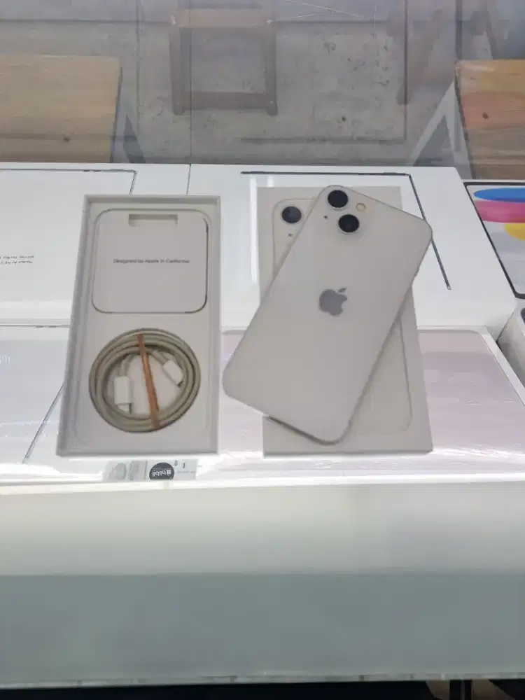 Second Apple IPhone 13 128GB Starlight Ex IBOX Fullset Original Nego