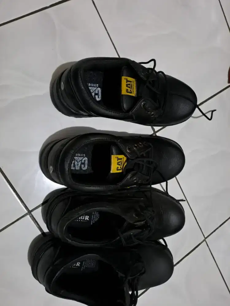 Sepatu safety boot Ukuran 42