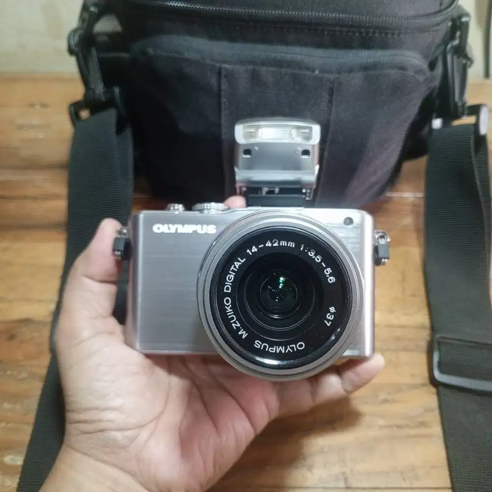 Kamera Mirrorless Olympus Pen E-PL3 + Lensa
