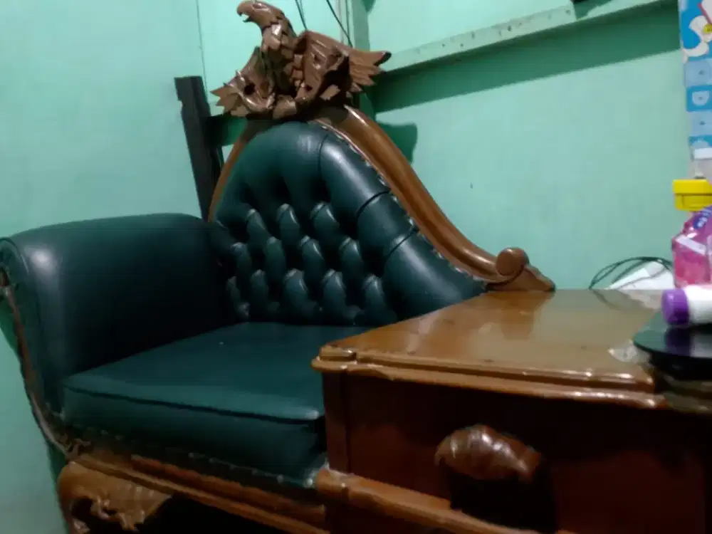 Kursi jati dan meja rias