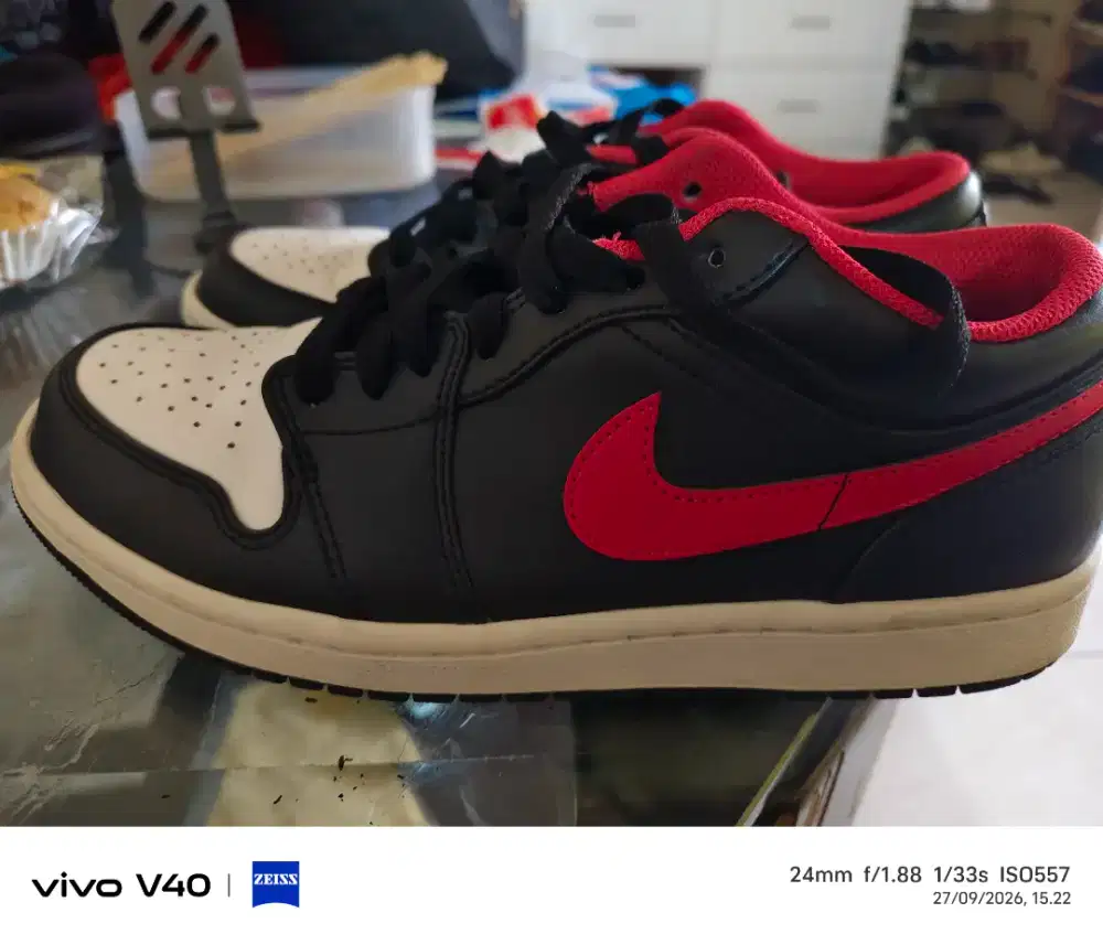 nike air jordan low size 42 like new jarang pake..