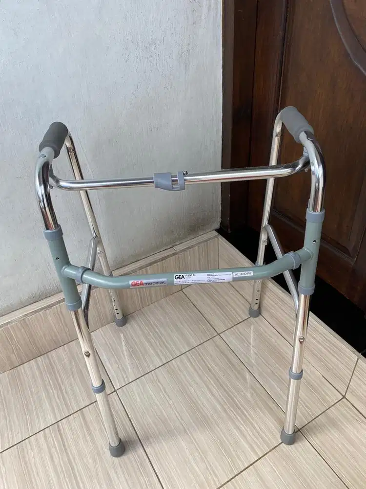 Walker / alat bantu jalan