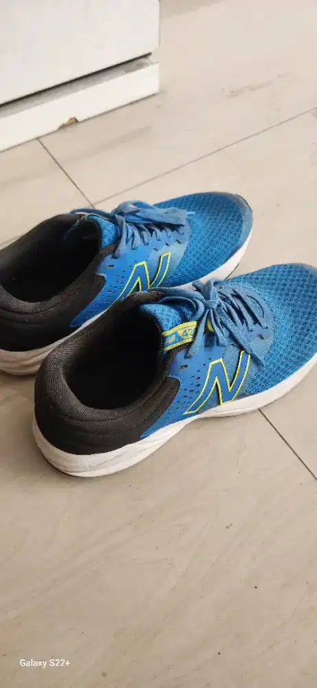 Sepatu preloved