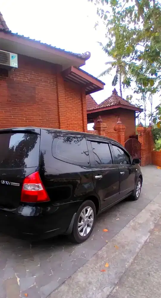 Grand Livina XV matic 2011 murah