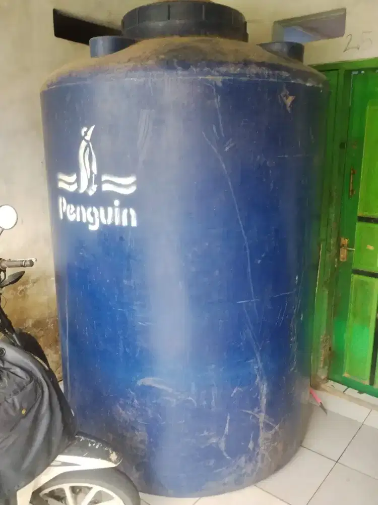 TOREN AIR BESAR 5000 LITER MERK PENGUIN