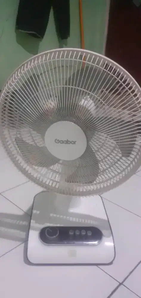 Dijual butuh kipas angin desk fan dri baru blm pernah service