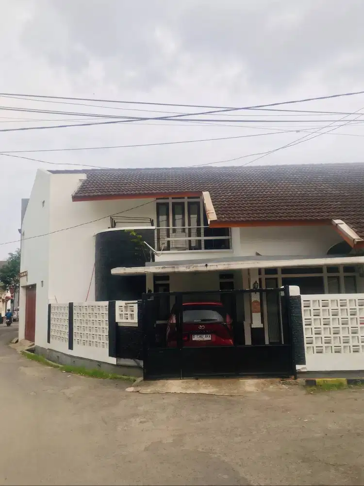 Dijual Rumah Hook Minimalis dengan Attic Room