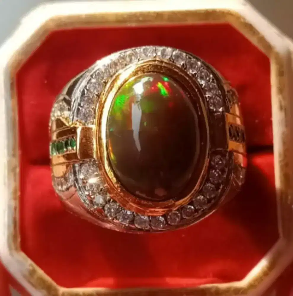 Batu Black Opal Afrika
