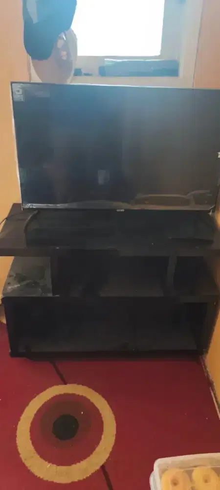 Tv merk Akari 32inc smart TV  dan Rak tv