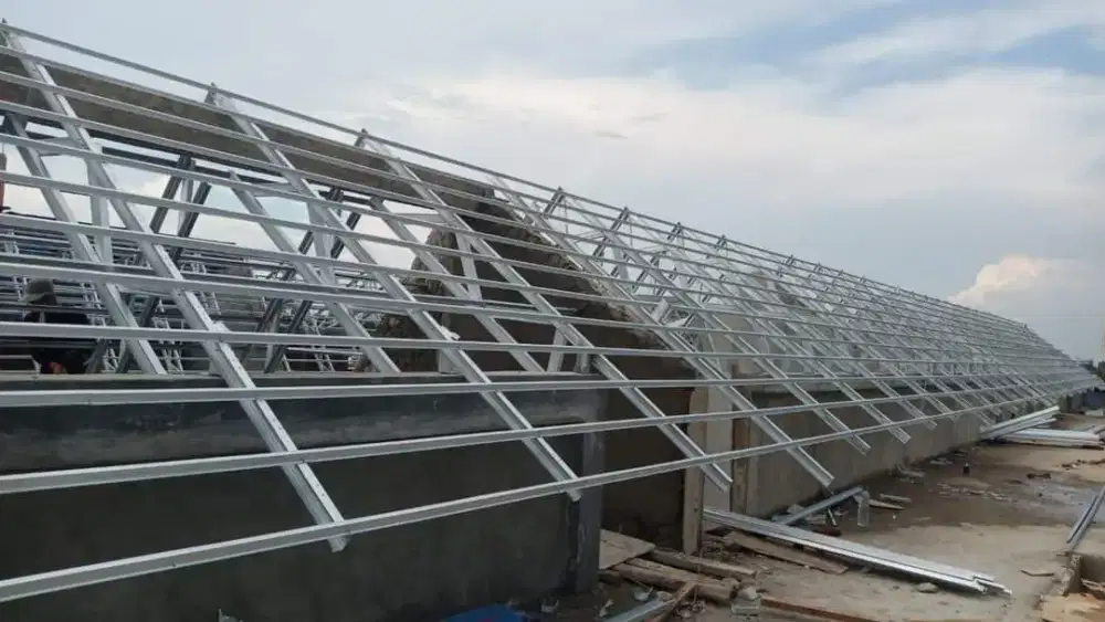 Renovasi atap baja ringan dan plafon PVC