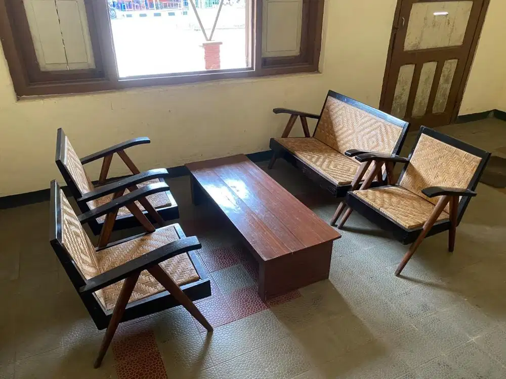 Set Meja Tamu Antik