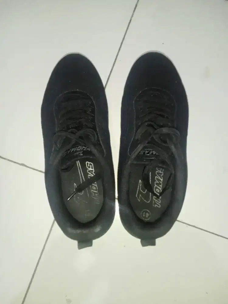 Sepatu sekolah merk Thomas UK 41