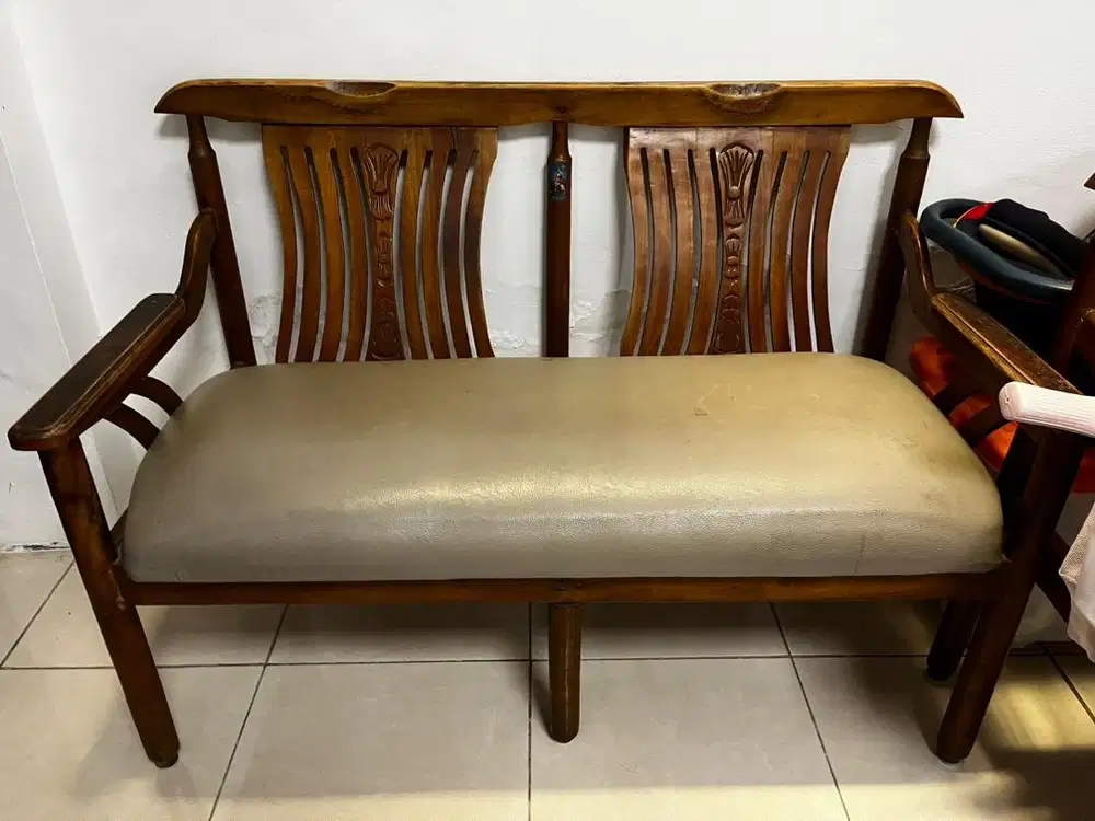 Kursi kayu satu set (1 dgn 2 dudukan + 2 dgn 1 dudukan)