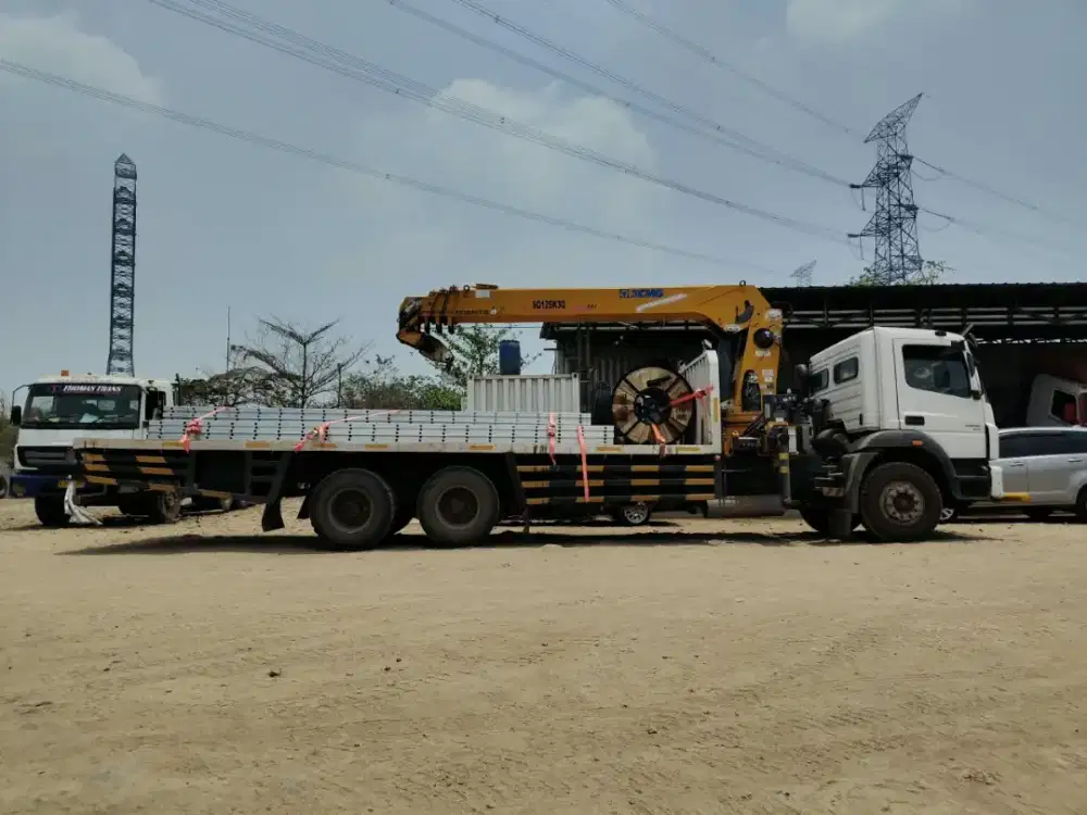 Truck crane mercy kapasitas 12 ton tahun 2022
