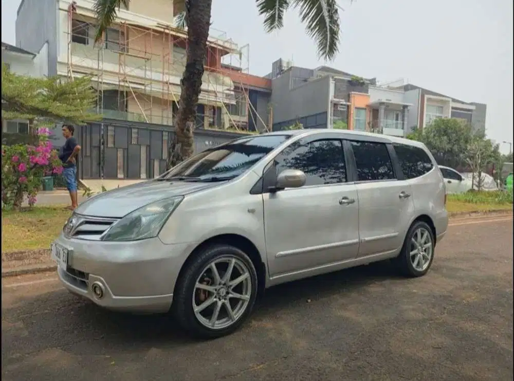 Nissan Grand livina 2012 Bensin