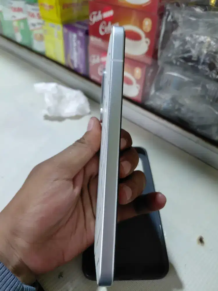 Poco f7 12/512gb