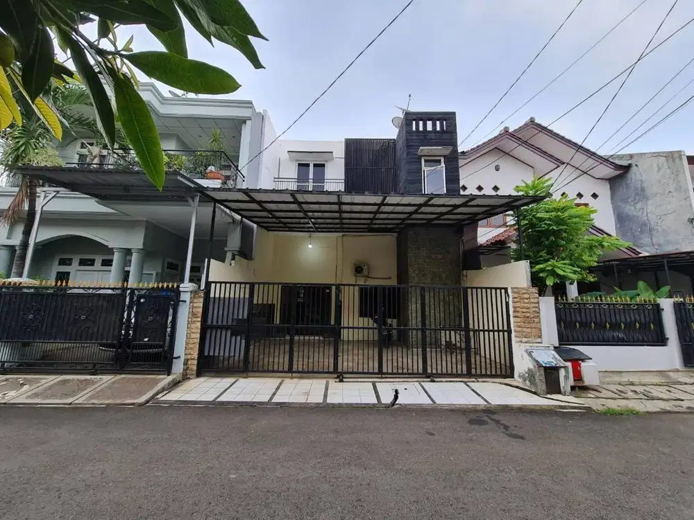 Disewakan Rumah 2 Lt di Komp elite Billy Moon - Nyaman & Bebas Banjir