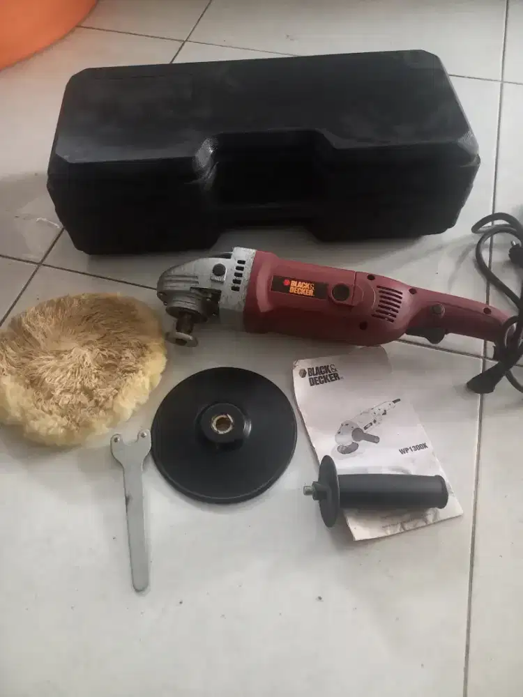 Mesin Poles Rotari BlackNDecker WP1300