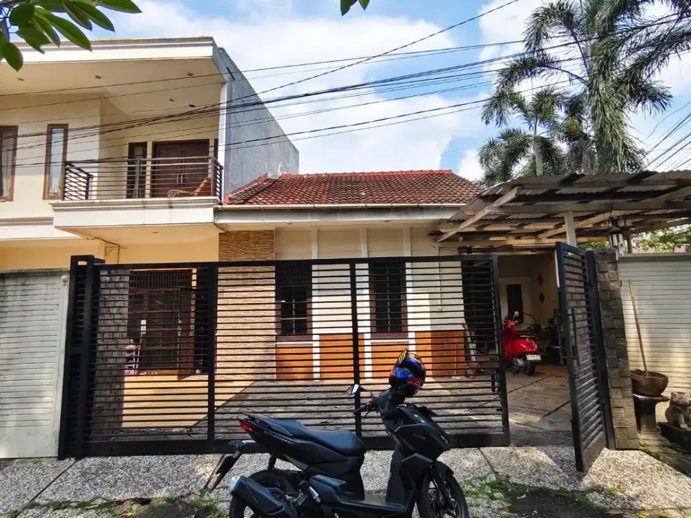 Rumah Hook 2 Lantai di Taman Meruya Ilir