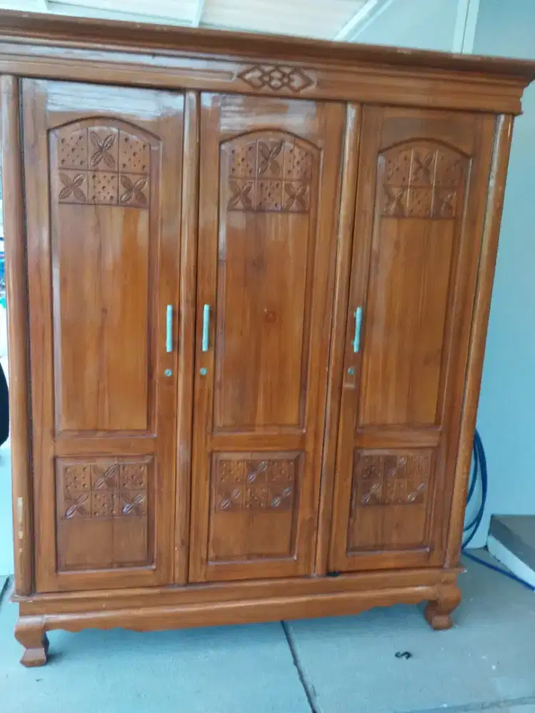 Lemari jati 3 pintu